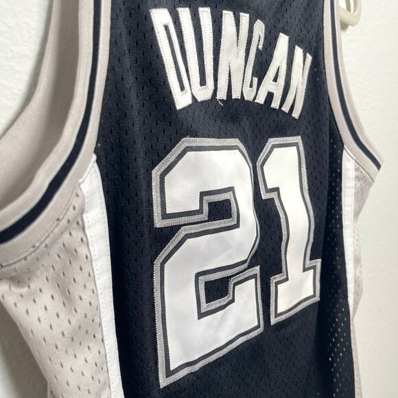 Y2K Tim Duncan San Antonio Spurs #21 NBA Black Jersey Youth Medium Length +2 - Picture 3 of 9